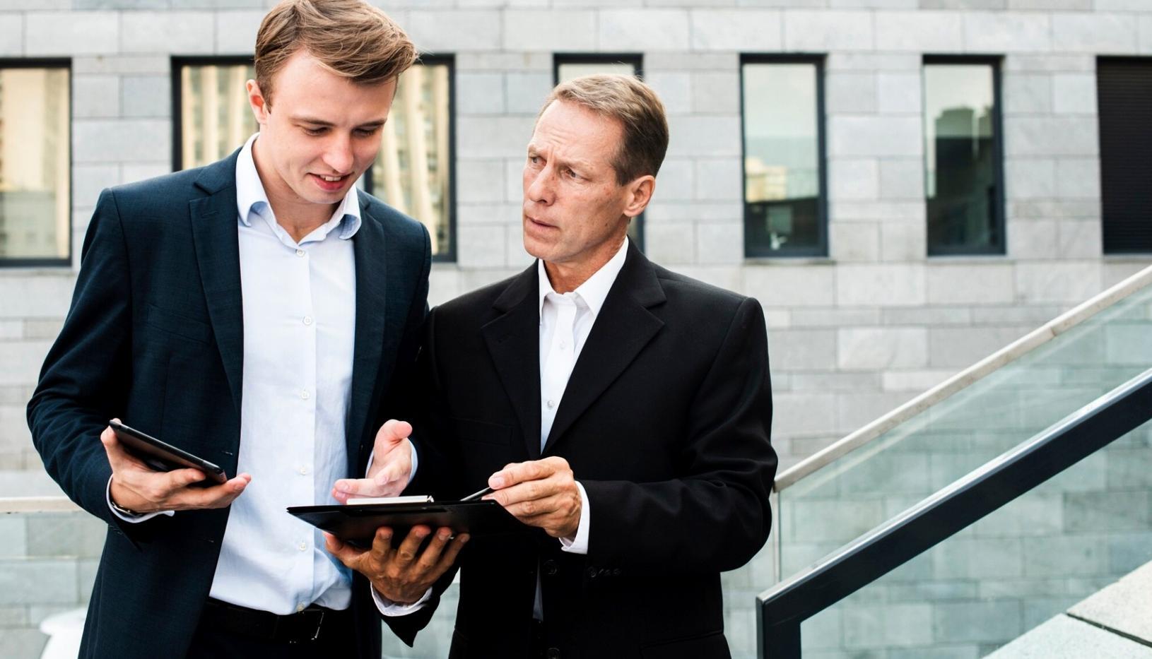 Moderne Arbeitsumgebung für Finanzberatung und Rentabilitätsanalyse